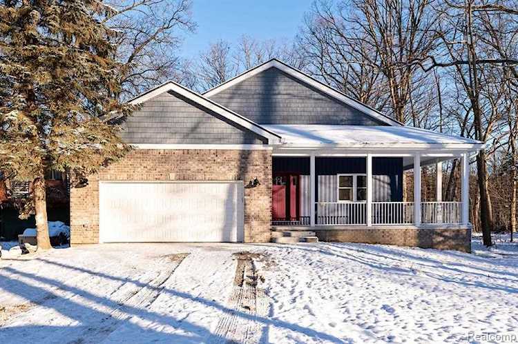 8028 S Ravine Dr Westland, MI 48185