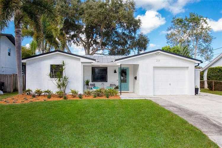 209 Tallahassee Dr NE St. Petersburg, FL 33702