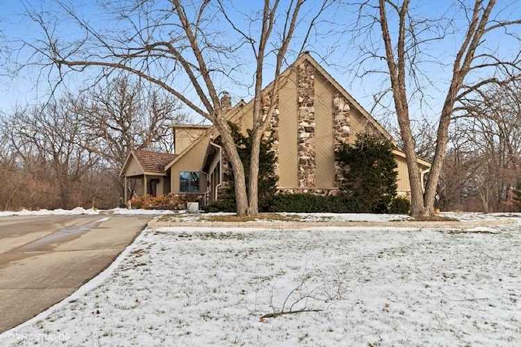 12 Seneca Ave W Hawthorn Woods, IL 60047