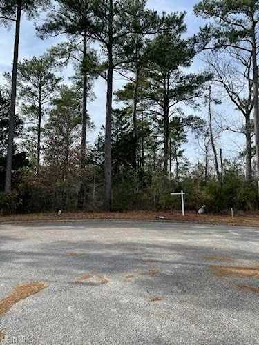 5064 Riverfront Dr Suffolk, VA 23434