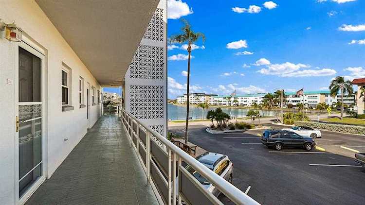 3018 59th St S #212 Gulfport, FL 33707