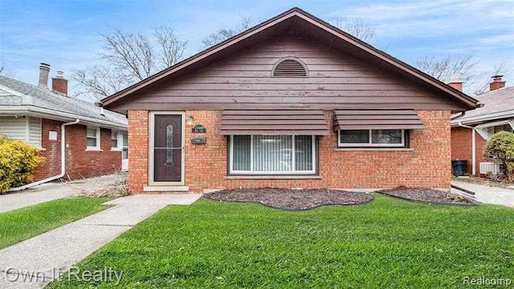 20449 Hunt Club Dr Harper Woods, MI 48225 | MLS 2220002168 Photo 1