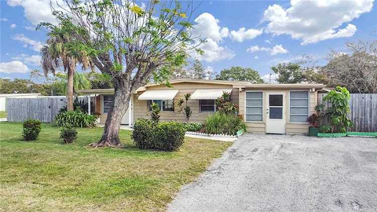 10394 109th Ave Largo, FL 33773