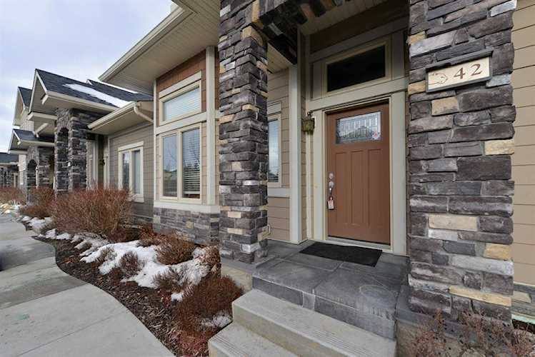 42 Cougar Ridge Landing SW Calgary, AB T3H 0X8