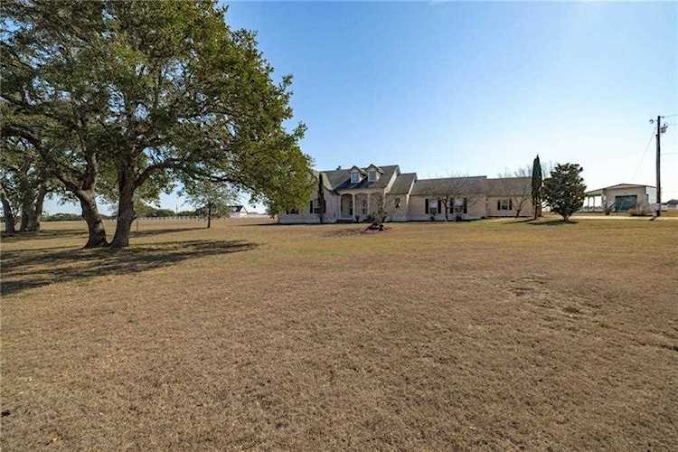 100 Rio Gabriel DR Liberty Hill, TX 78642