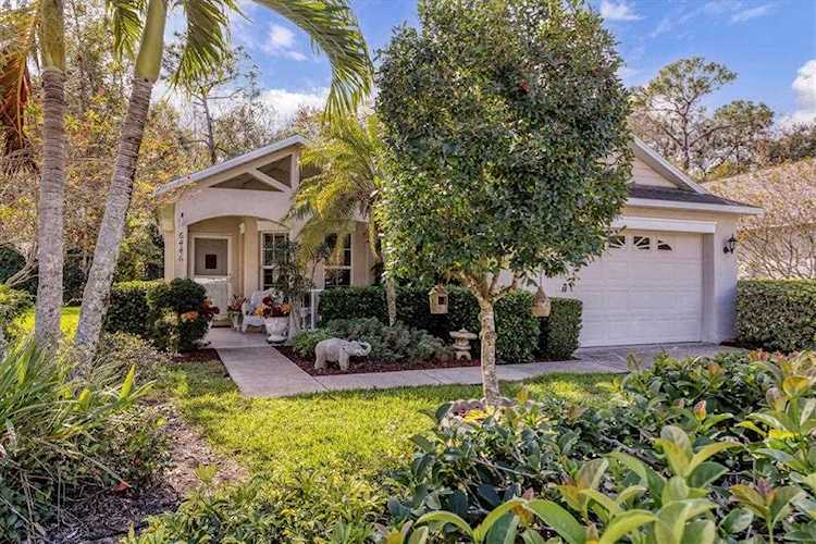 6446 Barberry Ct Lakewood Ranch, FL 34202