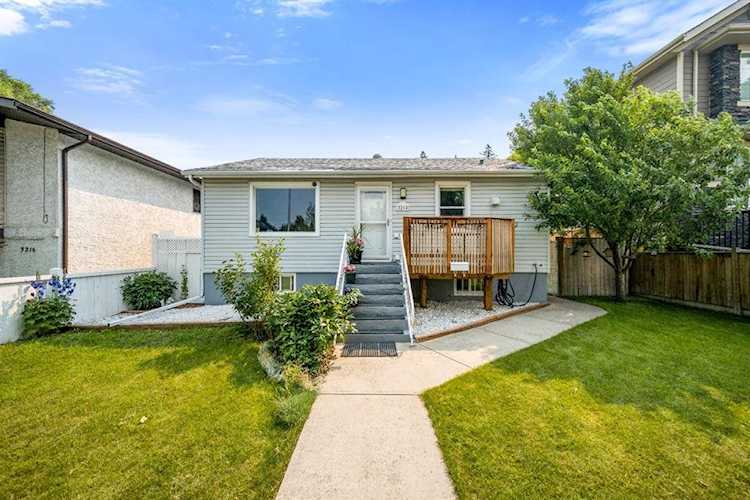 3212 4A St NW Calgary, AB T2M 2E2