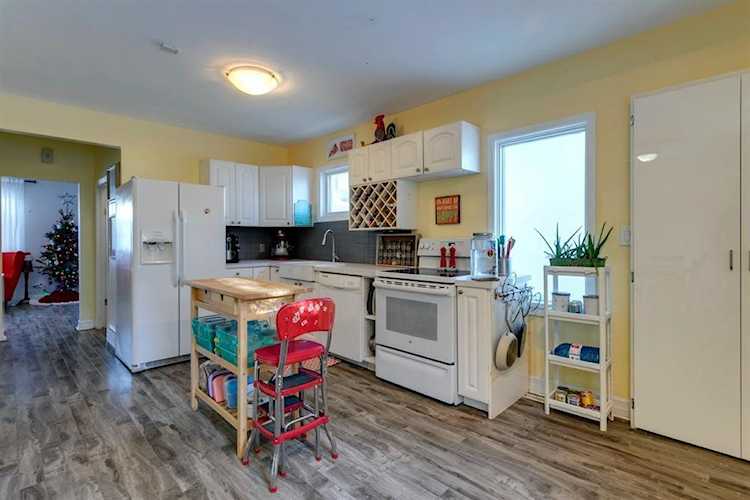 1613 19 Ave SW Calgary, AB T2T 0J3