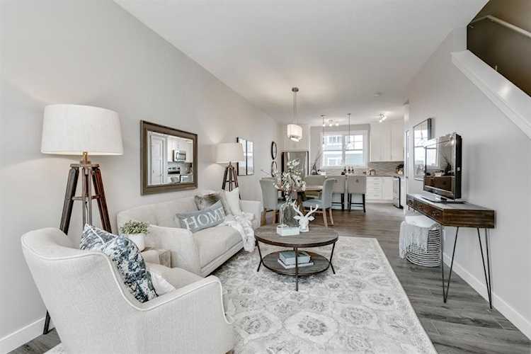 307 Cranbrook Walk SE Calgary, AB O0O 0O0