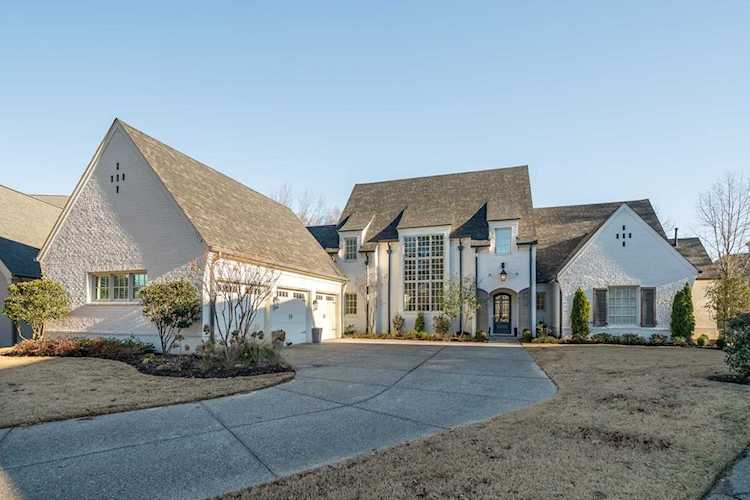 1218 N Dubray Pl Collierville, TN 38017