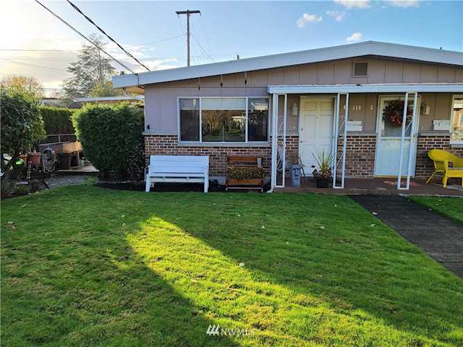 359 7th St SE #4 Puyallup, WA 98372