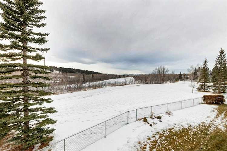 8 Riverview Circle #12 Cochrane, AB T4C 1X1