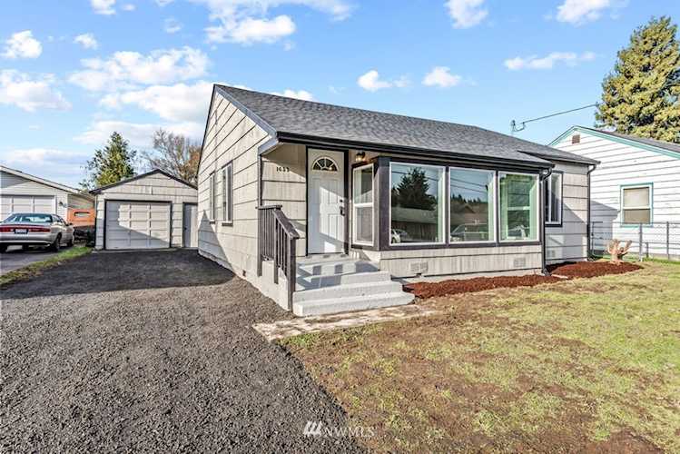 1653 N 2nd Ave Kelso, WA 98626