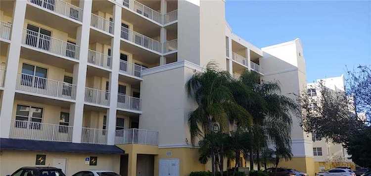 1200 Country Club Dr #5405 Largo, FL 33771