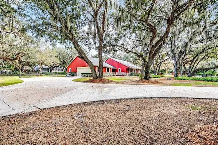 2213 Shadow Lakes Dr Sarasota, FL 34240