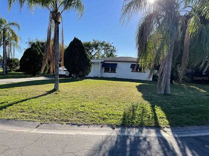 500 Flame Tree Dr Apollo Beach, FL 33572