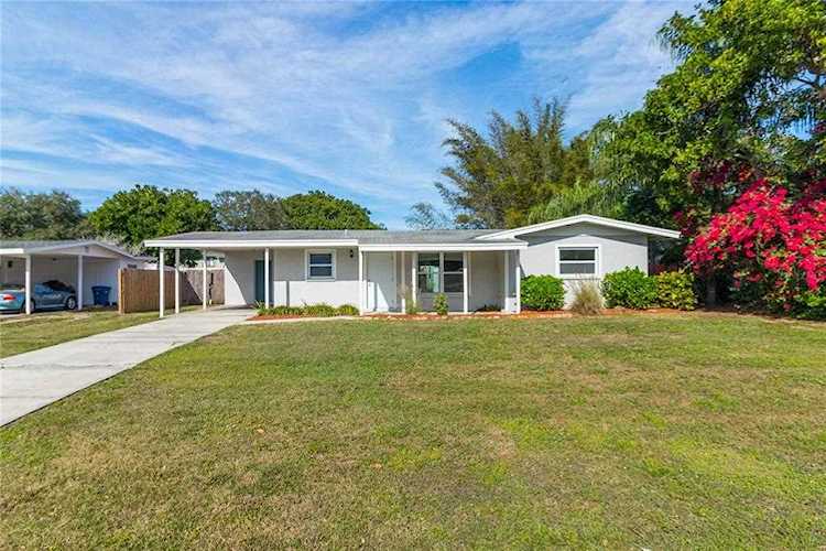 3751 Helene St Sarasota, FL 34233