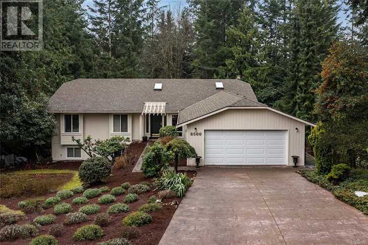 8600 Sansum Park North Saanich, BC V8L5B5