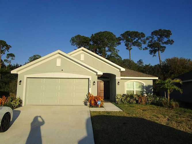 5360 Vespera Street Fort Pierce, FL 34951 | MLS R10770017 Photo 1