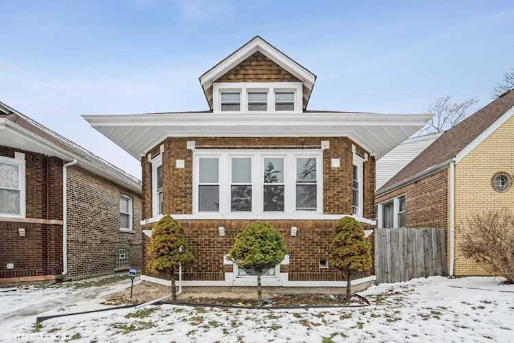 8504 S Essex Ave Chicago, IL 60617