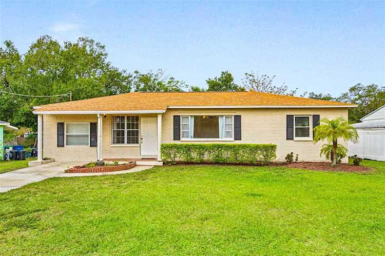 10304 N Oakleaf Ave Tampa, FL 33612
