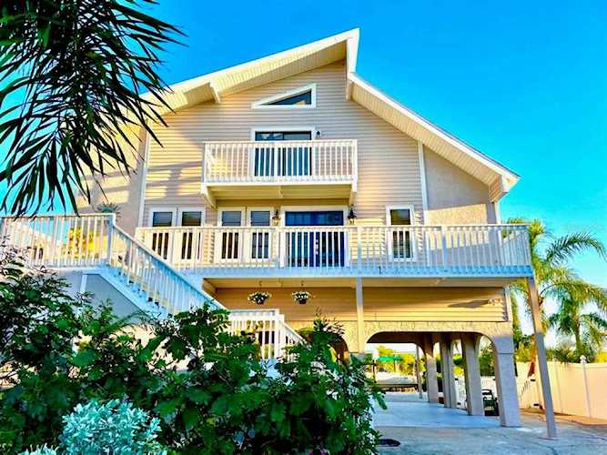 1641 Seabreeze Dr Tarpon Springs, FL 34689