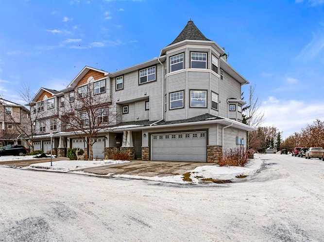 198 Inglewood Grove SE Calgary, AB T2G 5R4