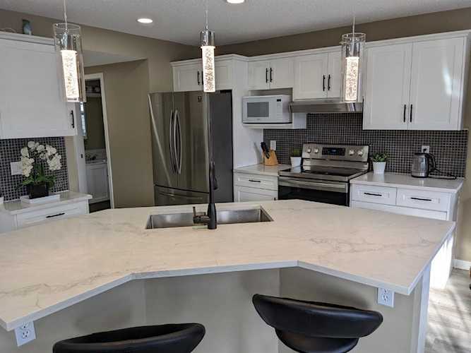 4 Saddlecrest Green NE Calgary, AB T3J 5N5