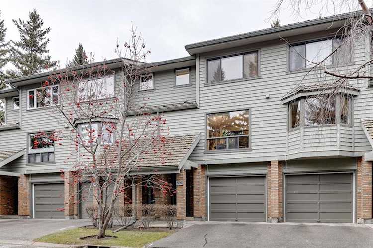 506 Point Mckay Grove NW Calgary, AB T3B 5C5