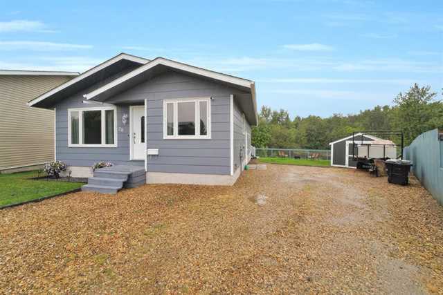 28 Maple Bay Lacombe, AB T4L 1Y5