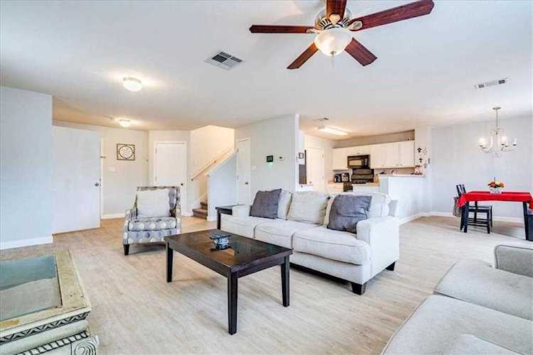 303 W Quarter Ave Buda, TX 78610