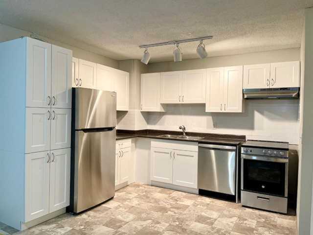 451 NW Huntsville Crescent Calgary, AB T2K 4W3