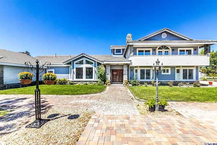 26945 Brooken Ave Canyon Country, CA 91387