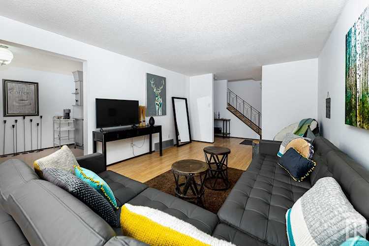 9326 80 Avenue Edmonton, AB T6C 0T9