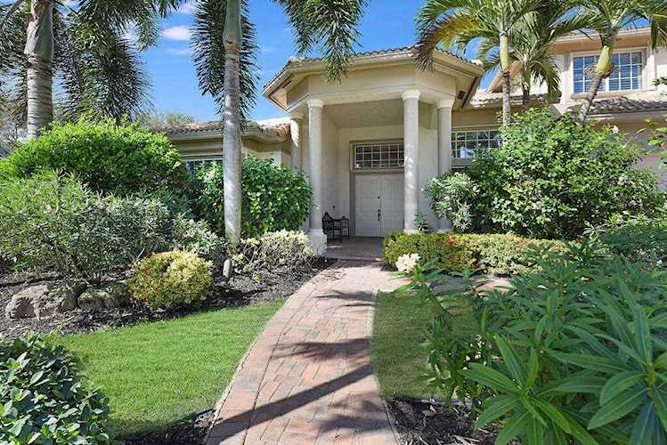 4596 Windward Cove Lane Wellington, FL 33449