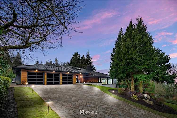980049645 NE 31st St520 - Bellevue/West OfClyde HillElegantly renovated and modernized, this stunning 4 BR contemporary is the crown jewel of Clyde...Summit Place 2Nd AddKing1878547WAhome for saleClyde Hill Photo 1