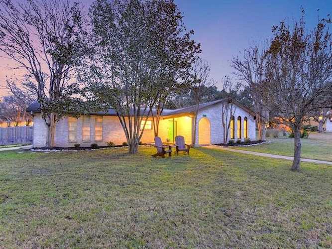 7101 S Brook DR Austin, TX 78736