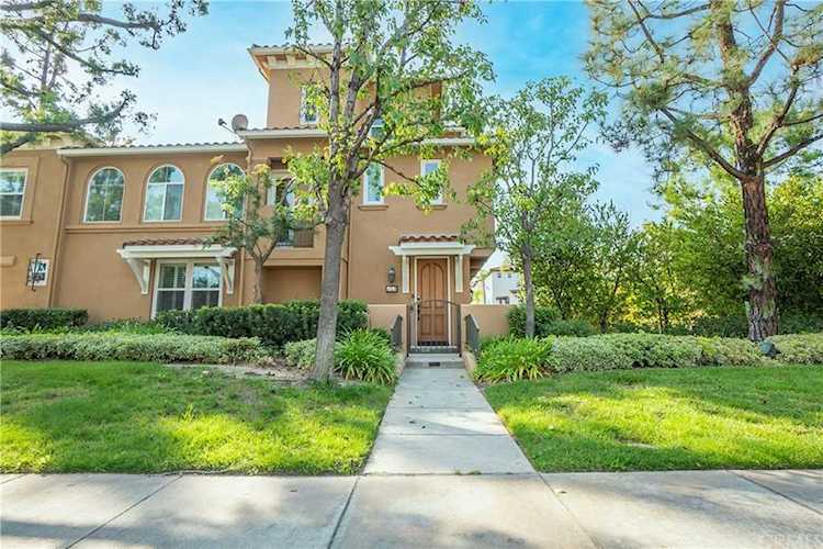 453 N Altadena Dr #9 Pasadena, CA 91107