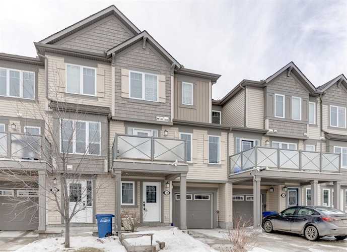 348 Windstone Gardens SW Airdrie, AB T4B 3T4