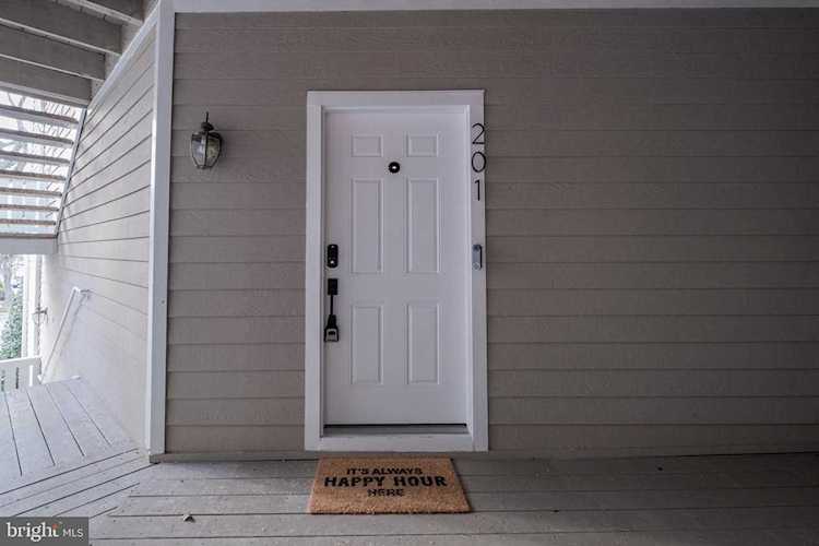6005 Rosebud Ln #201 Centreville, VA 20121 | MLS VAFX2043018 Photo 1