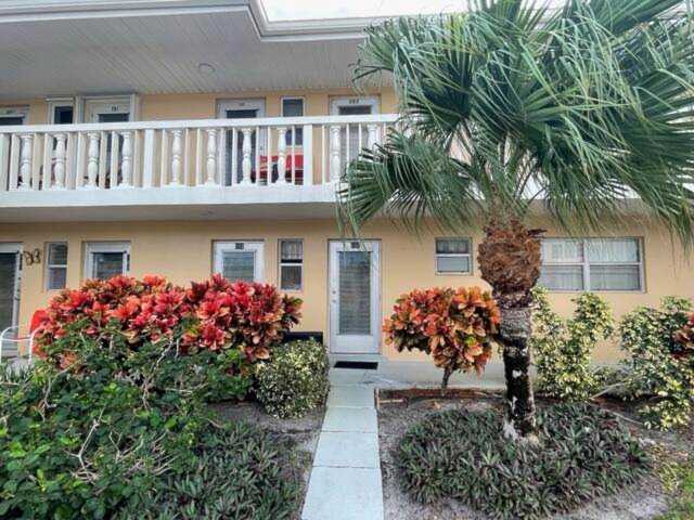2121 NE 1st Court #202 Boynton Beach, FL 33435