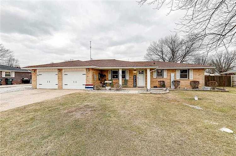 114 Kim Dr Anderson, IN 46012 | MLS 21834713 Photo 1