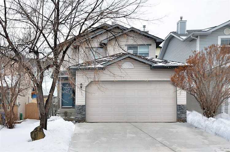 30 Tuscarora Close NW Calgary, AB T3L 2B7