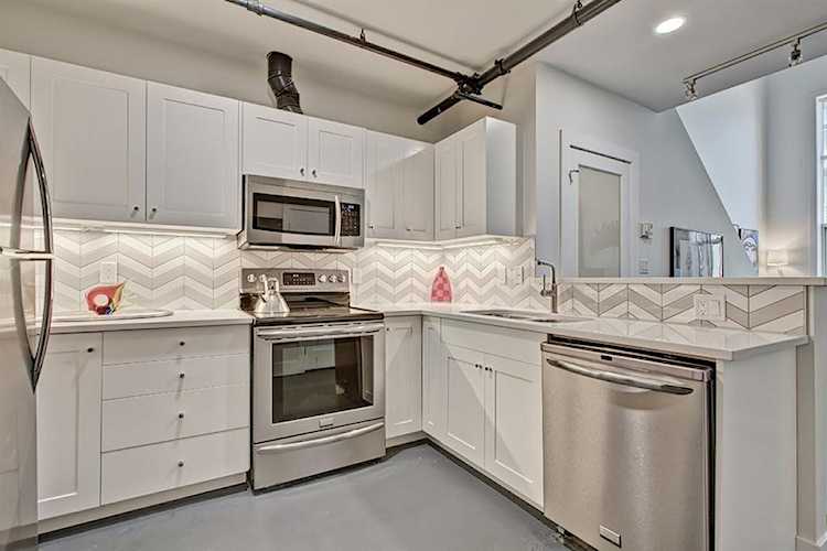 220 11 Ave SE #313 Calgary, AB T2G 0X8