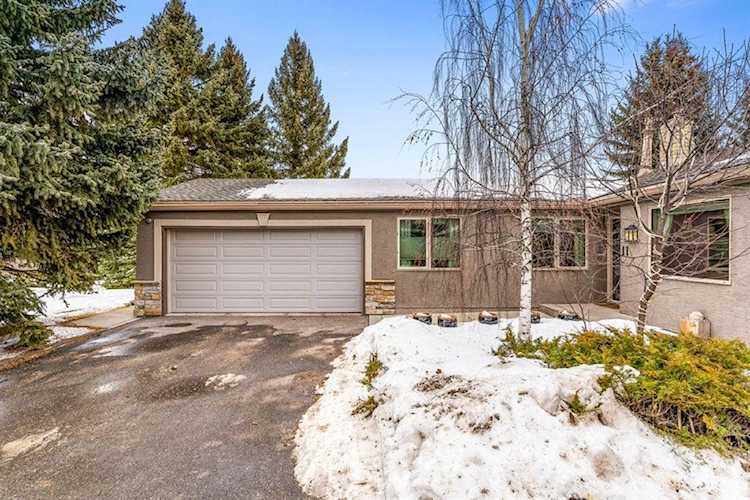 1815 Varsity Estates Dr NW #11 Calgary, AB T3B 3Y7