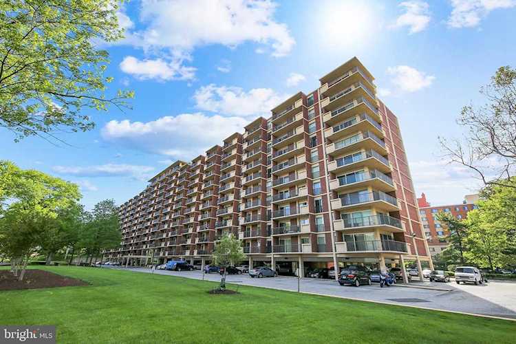1300 Army Navy Dr #802 Arlington, VA 22202