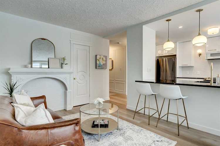 3204 Rideau Place SW #402 Calgary, AB T2S 1Z2