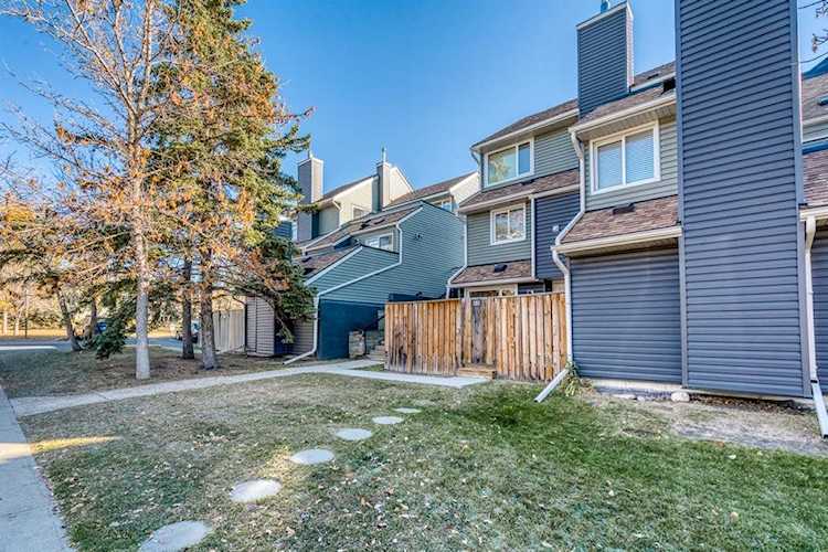 89 Glamis Green SW #181 Calgary, AB T2E 3J5
