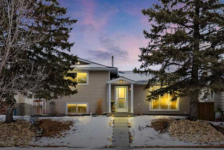 34 Okotoks Dr Okotoks, AB T1S 1G1