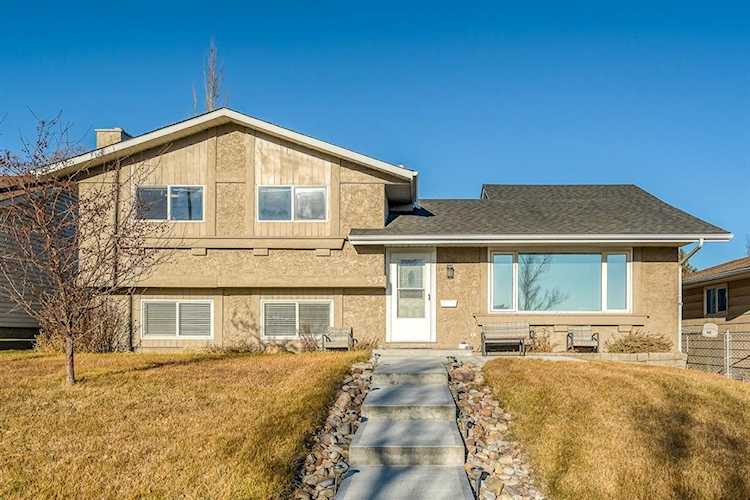 332 Cantrell Dr SW Calgary, AB T2W 2C6